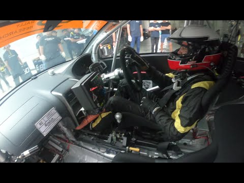 Kami naik kereta lumba Proton Saga R3, bunyi best giler. Jom ke Sepang hujung minggu ni.