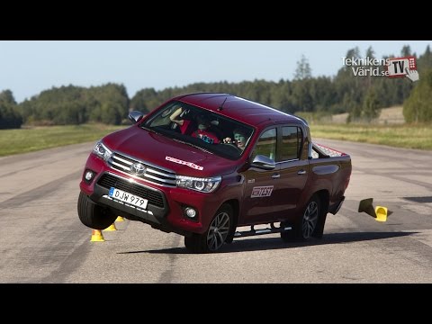 The new Toyota Hilux 2016 fails moose test
