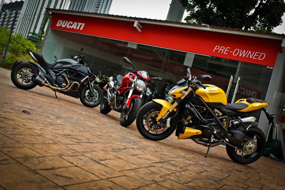 Ducati Moto Showroom
